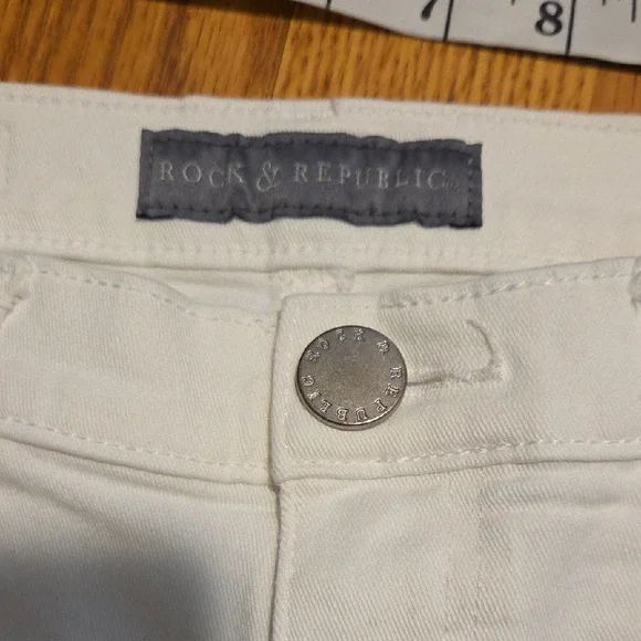 Rock & Republic Light Gray Jean Shorts - Picture 2 of 7